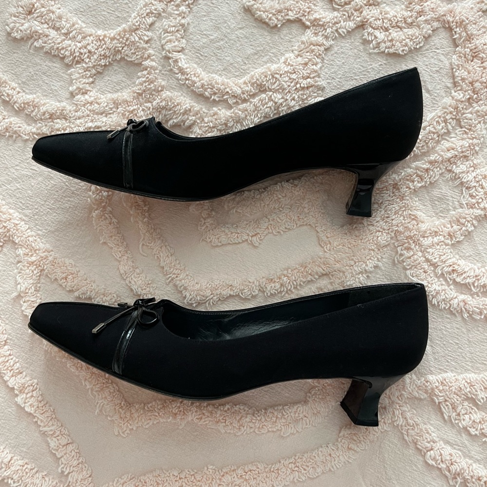 Dress kitten heals Stuart Weitzman